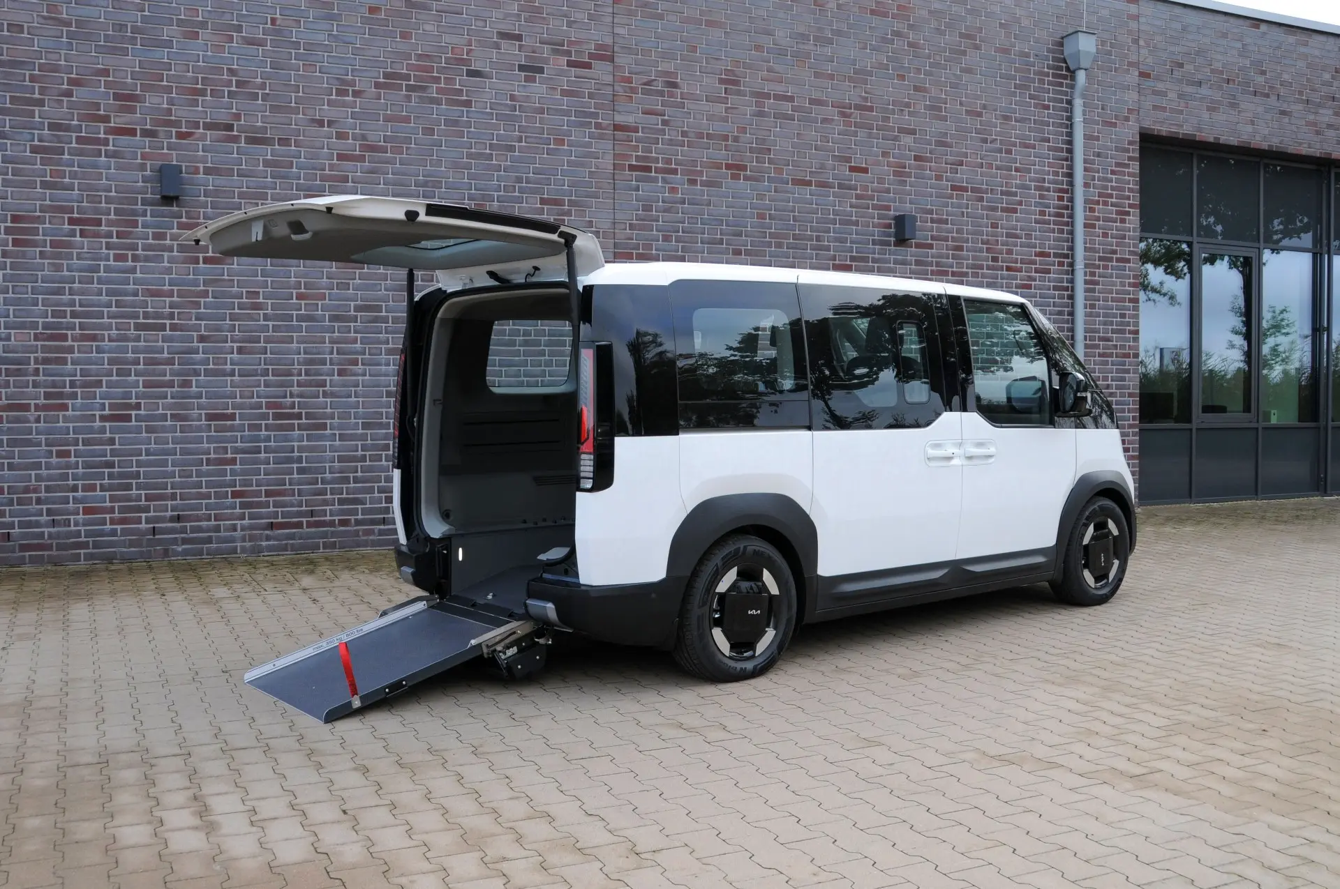 Kia PV5 matalalattia-auto