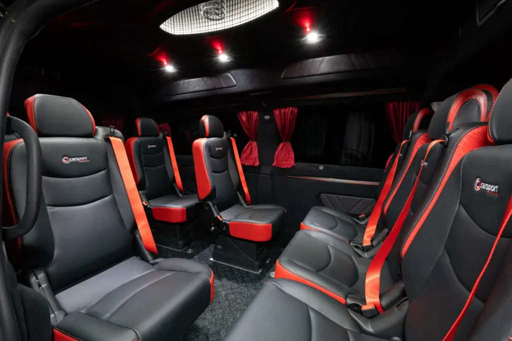 Mercedes-Benz Vito puna-mustalla nahkasisustuksella