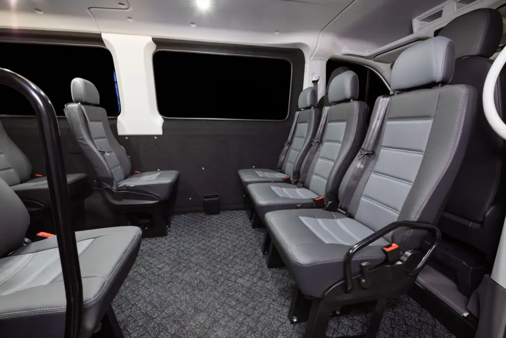 Crafter Kombi johon asennettu Access istuimet matkustamoon.